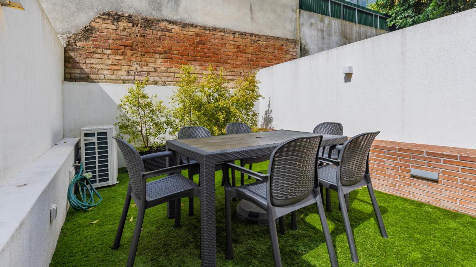 Apartment Sunny Garden 2bdr By Lovelystay